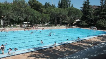 Imagen de archivo de una piscina de Madrid