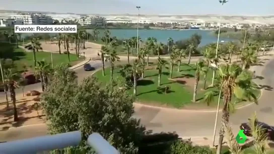 La impactante temeridad de un conductor haciendo trompos por las calles de El Ejido, Almería La impactante temeridad de un conductor haciendo trompos por las calles de El Ejido, Almería
