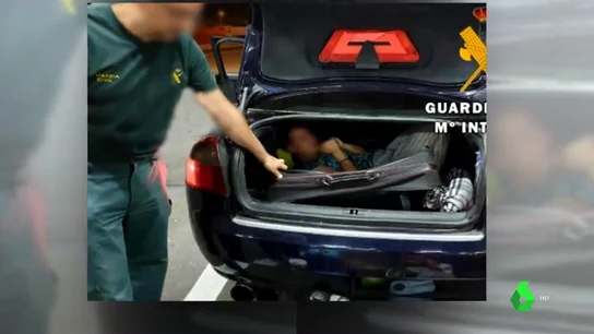 La Guardia Civil rescata a una mujer que intentaba entrar en España oculta en una maleta La Guardia Civil rescata a una mujer que intentaba entrar en España oculta en una maleta