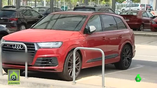 Falsa amenaza de bomba en los coches de Messi y Luis Suárez en el Aeropuerto de El Prat Falsa amenaza de bomba en los coches de Messi y Luis Suárez en el Aeropuerto de El Prat