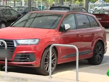 Falsa amenaza de bomba en los coches de Messi y Luis Suárez en el Aeropuerto de El Prat Falsa amenaza de bomba en los coches de Messi y Luis Suárez en el Aeropuerto de El Prat