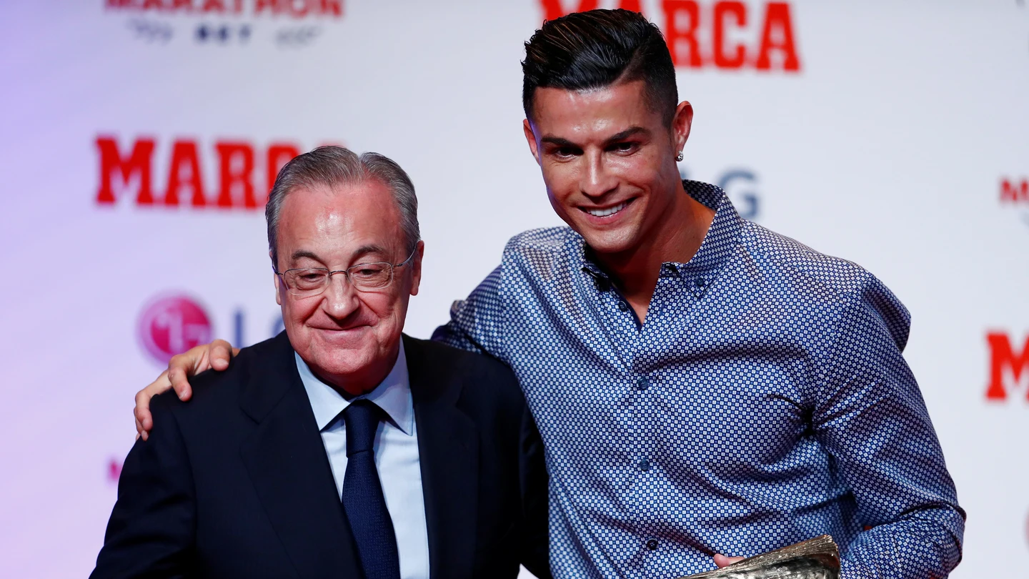 Florentino Pérez y Cristiano Ronaldo se abrazan Florentino Pérez y Cristiano Ronaldo se abrazan