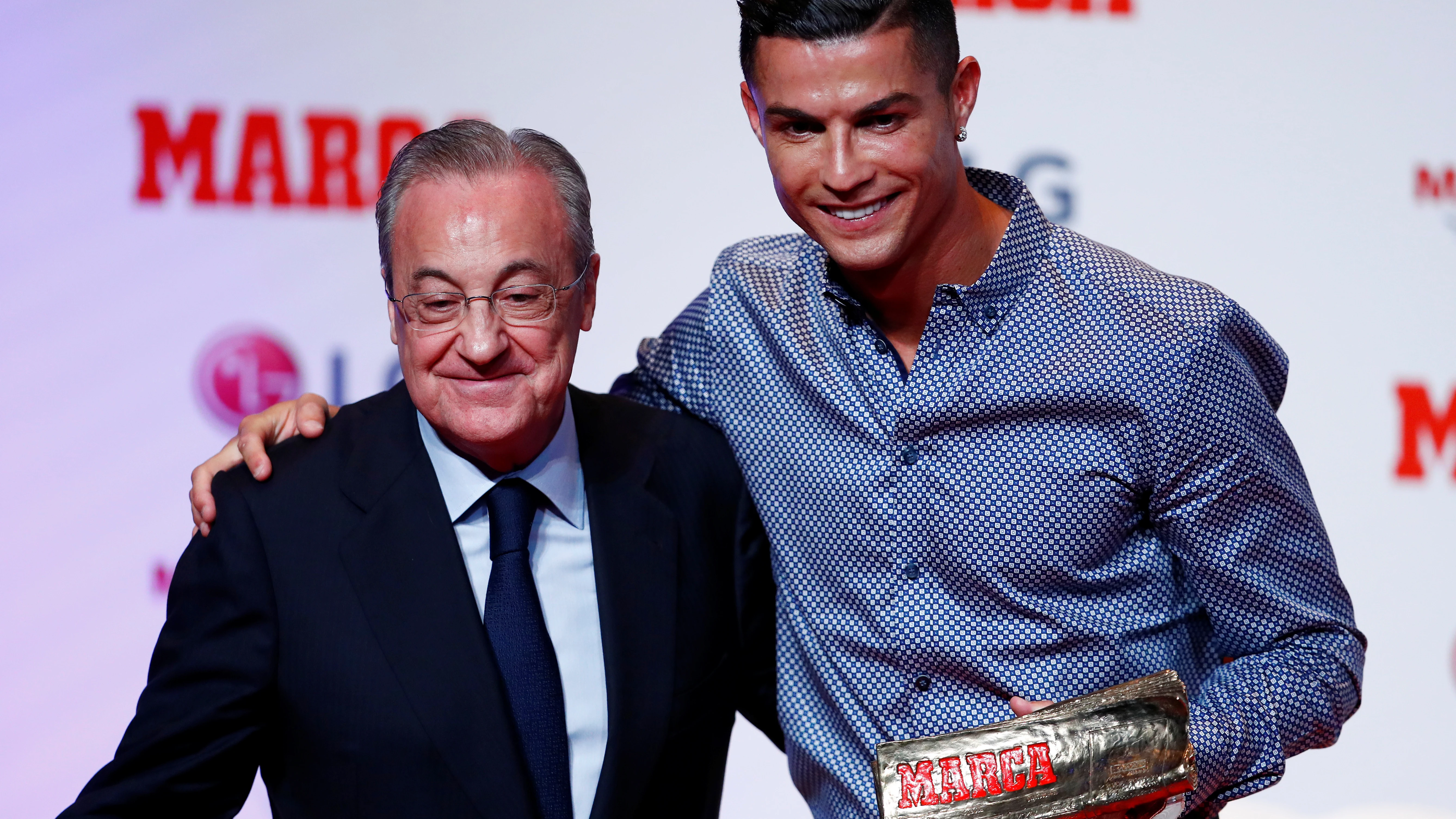 Florentino Pérez y Cristiano Ronaldo se abrazan