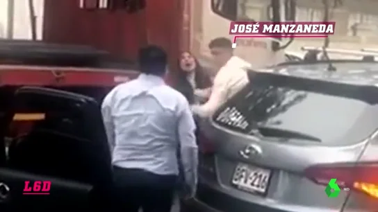 Graban a un jugador peruano pegándose a puñetazo limpio contra un conductor Graban a un jugador peruano pegándose a puñetazo limpio contra un conductor