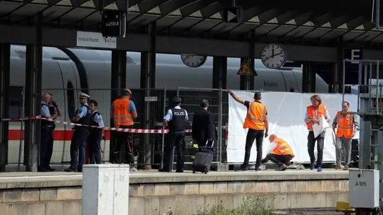 Autoridades alemanas en el lugar del suceso Autoridades alemanas en el lugar del suceso
