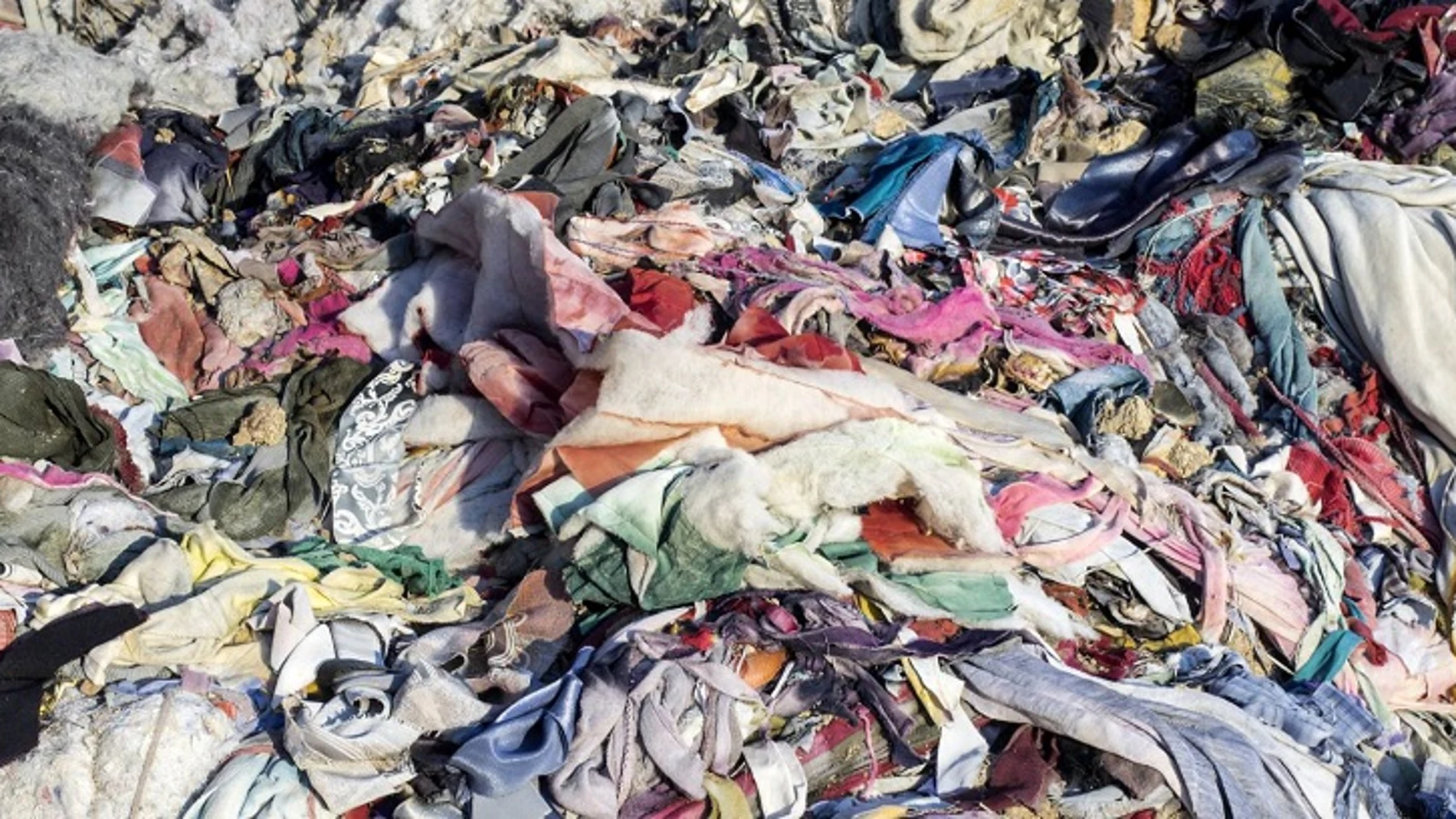 Luchar contra la 'fast-fashion', o cómo evitar que se tiren a la basura más  de  toneladas de ropa al año