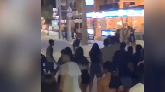 Las imágenes de la persecución al joven agredido. Las imágenes de la persecución al joven agredido.