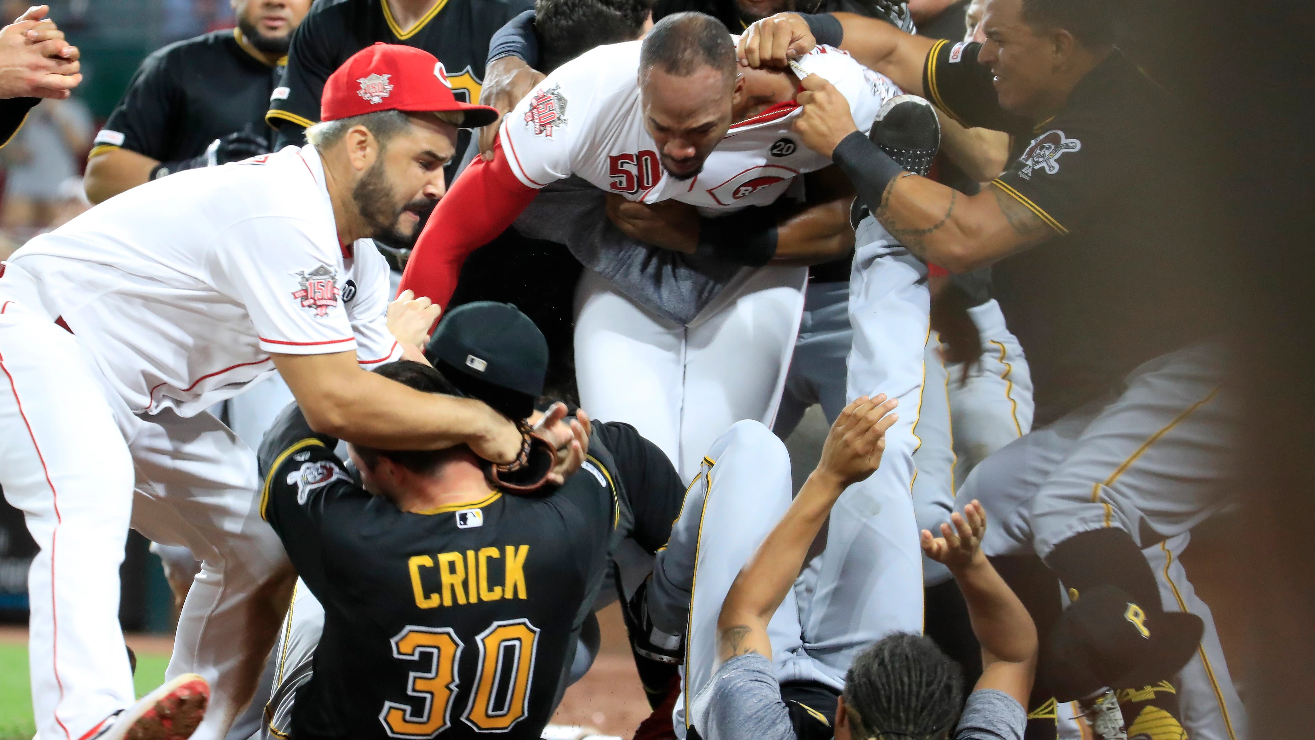 Momento de la salvaje pelea en un partido de la MLB