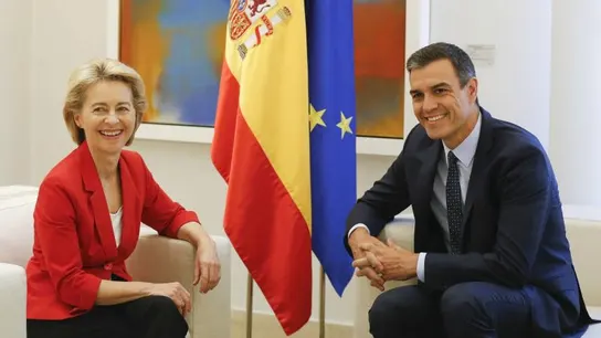 Von der Leyen junto a Pedro Sánchez en Moncloa Von der Leyen junto a Pedro Sánchez en Moncloa