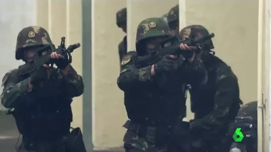 Con tanques, lanzamisiles y metralletas: así acabaría China con las protestas en Hong Kong Con tanques, lanzamisiles y metralletas: así acabaría China con las protestas en Hong Kong