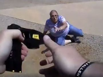 Un policía en Oklahoma dispara a una mujer de 65 años con un taser Un policía en Oklahoma dispara a una mujer de 65 años con un taser