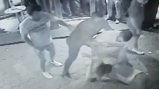 Nuevas imágenes de la agresión mortal a un joven en una zona de ocio de Barcelona Nuevas imágenes de la agresión mortal a un joven en una zona de ocio de Barcelona