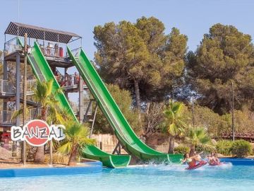 Atracción 'Banzai' del parque acuático Aqualand, en Mallorca. Atracción 'Banzai' del parque acuático Aqualand, en Mallorca.