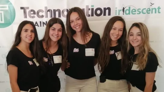 Las estudiantes madrileñas que han desarrollado la App Las estudiantes madrileñas que han desarrollado la App