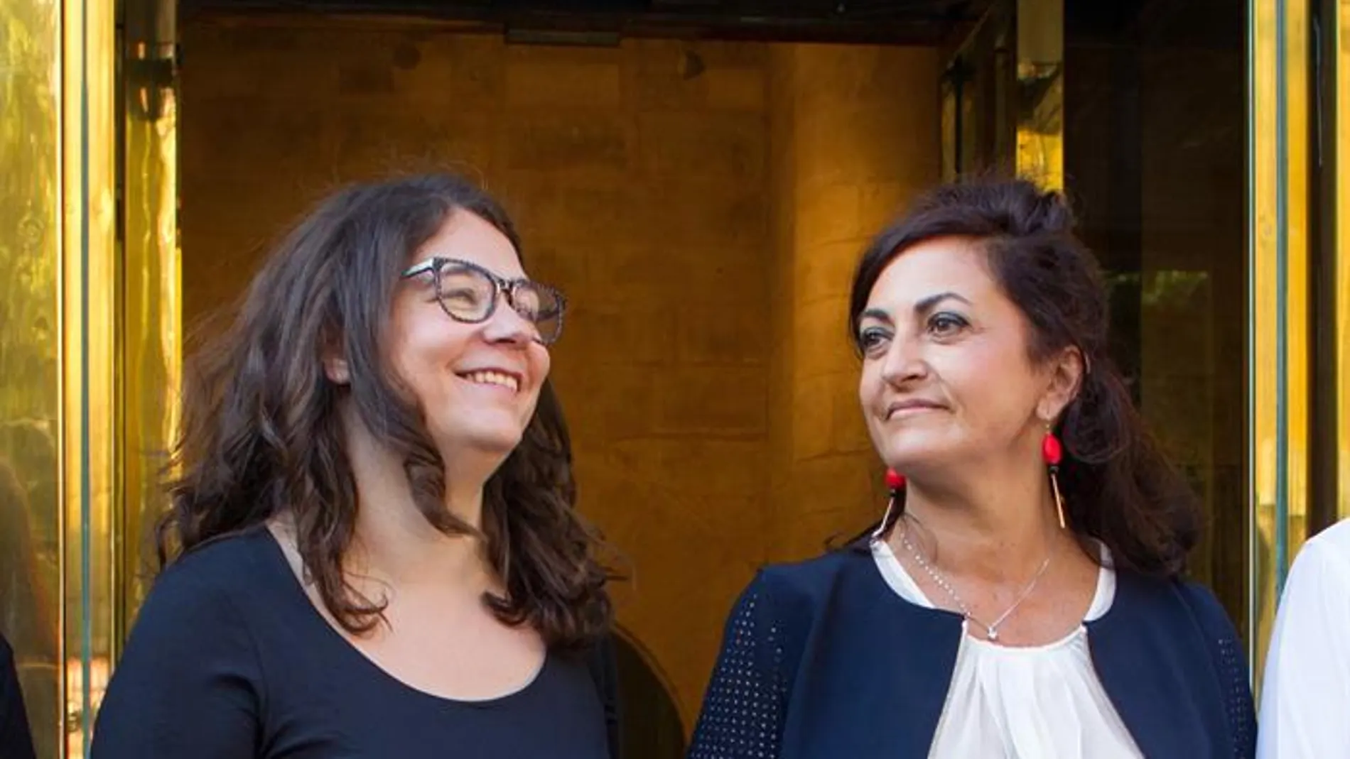 La candidata al gobierno riojano del PSOE Concha Andreu y la diputada de Podemos, Raquel Romero