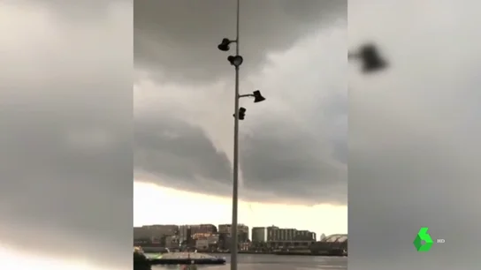 Tremendo susto en Ámsterdam: un tornado azota el centro de la ciudad y causa numerosos destrozos Tremendo susto en Ámsterdam: un tornado azota el centro de la ciudad y causa numerosos destrozos