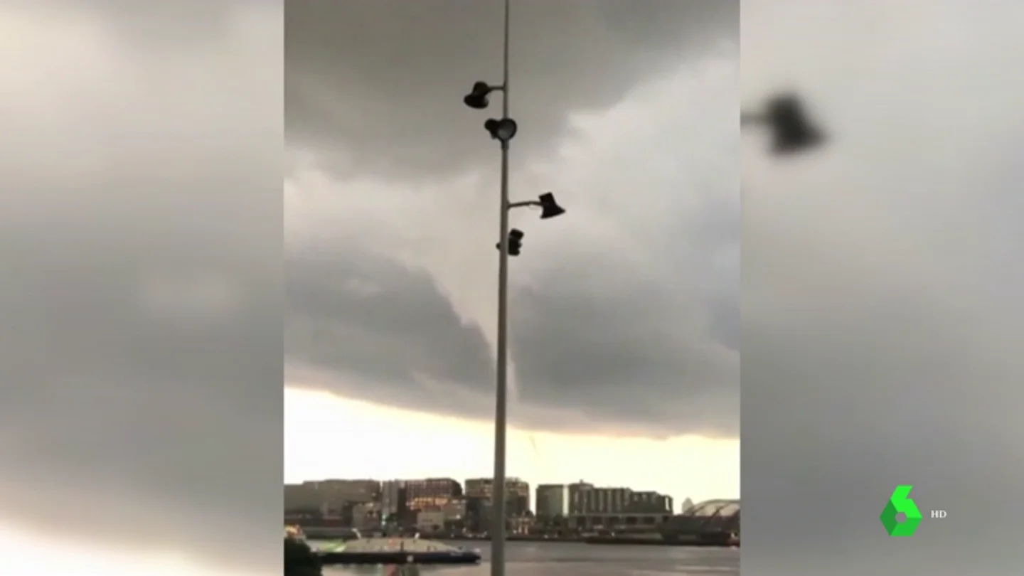 Tremendo susto en Ámsterdam: un tornado azota el centro de la ciudad y causa numerosos destrozos Tremendo susto en Ámsterdam: un tornado azota el centro de la ciudad y causa numerosos destrozos