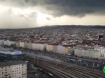El nubarrón que generó una fuerte lluvia en Viena. El nubarrón que generó una fuerte lluvia en Viena.