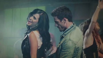 Katy Perry y Josh Kloss en el videoclip de 'Teenage Dream'