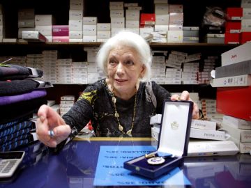 Dolores Agra Rodríguez, Loli, la mujer que más años ha cotizado en España Dolores Agra Rodríguez, Loli, la mujer que más años ha cotizado en España