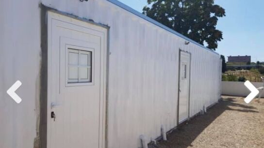 Uno de los contenedores alquilado y declarado ilegal.