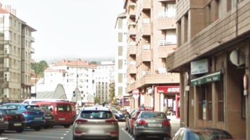 La calle en la que el hombre apuñaló a su expareja en Pola de Siero, Asturias