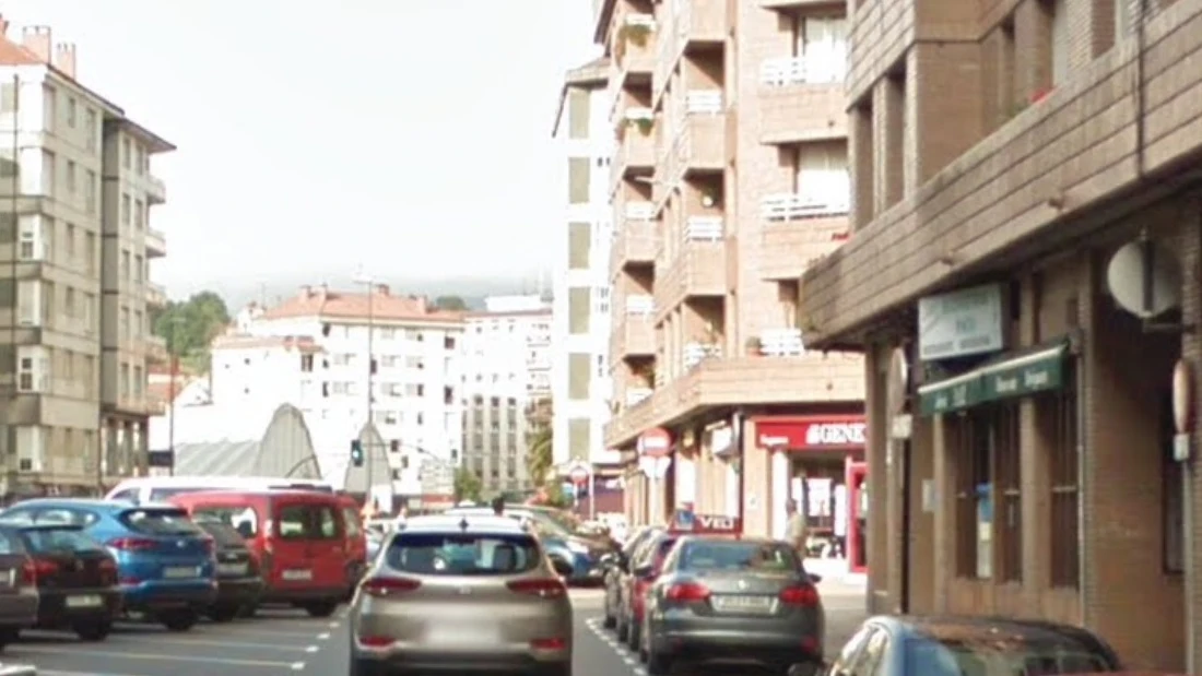 La calle en la que el hombre apuñaló a su expareja en Pola de Siero, Asturias