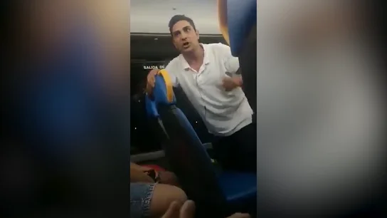 Las violentas amenazas de un padre a una pareja gay que defendía a una mujer de sus agresiones machistas Las violentas amenazas de un padre a una pareja gay que defendía a una mujer de sus agresiones machistas