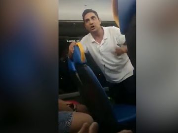 Las violentas amenazas de un padre a una pareja gay que defendía a una mujer de sus agresiones machistas Las violentas amenazas de un padre a una pareja gay que defendía a una mujer de sus agresiones machistas