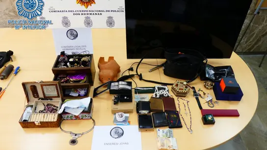 Incautación de enseres y joyas al alunicero 'Cheíto' Incautación de enseres y joyas al alunicero 'Cheíto'