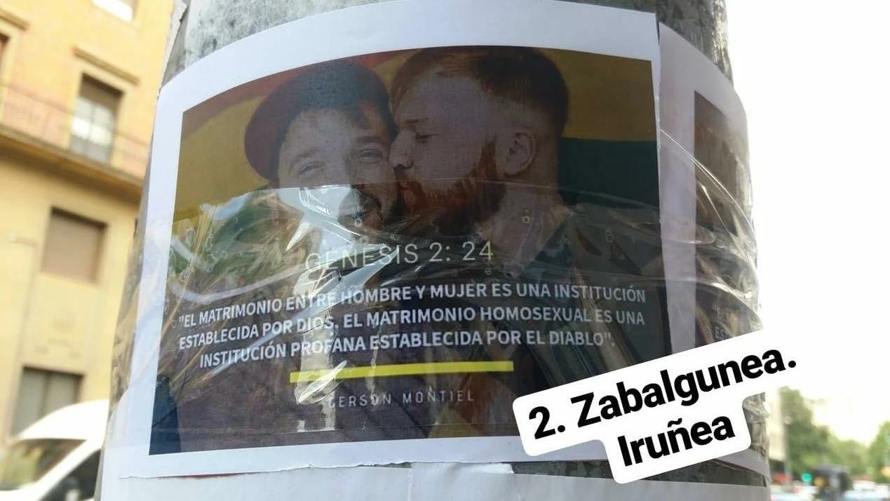 Carteles en contra del colectivo LGTBI