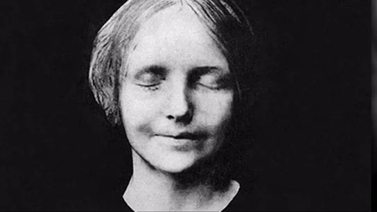 De como una desconocida ahogada en el Sena pasó a ser el rostro más besado de la historia De como una desconocida ahogada en el Sena pasó a ser el rostro más besado de la historia