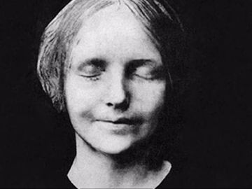 De como una desconocida ahogada en el Sena pasó a ser el rostro más besado de la historia De como una desconocida ahogada en el Sena pasó a ser el rostro más besado de la historia