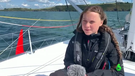 Greta Thungberg en el velero donde emprenderá su viaje. Greta Thungberg en el velero donde emprenderá su viaje.
