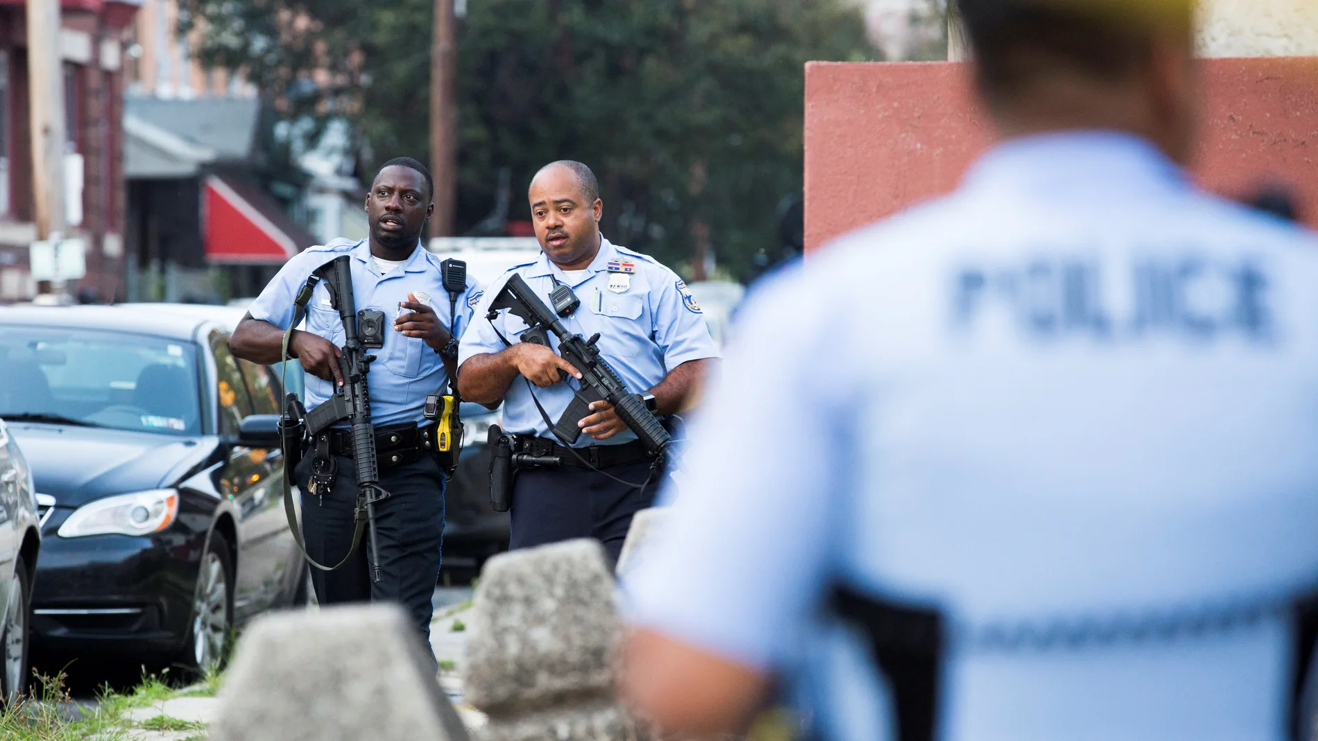 Agentes de Policía en el lugar del tiroteo en Filadelfia
