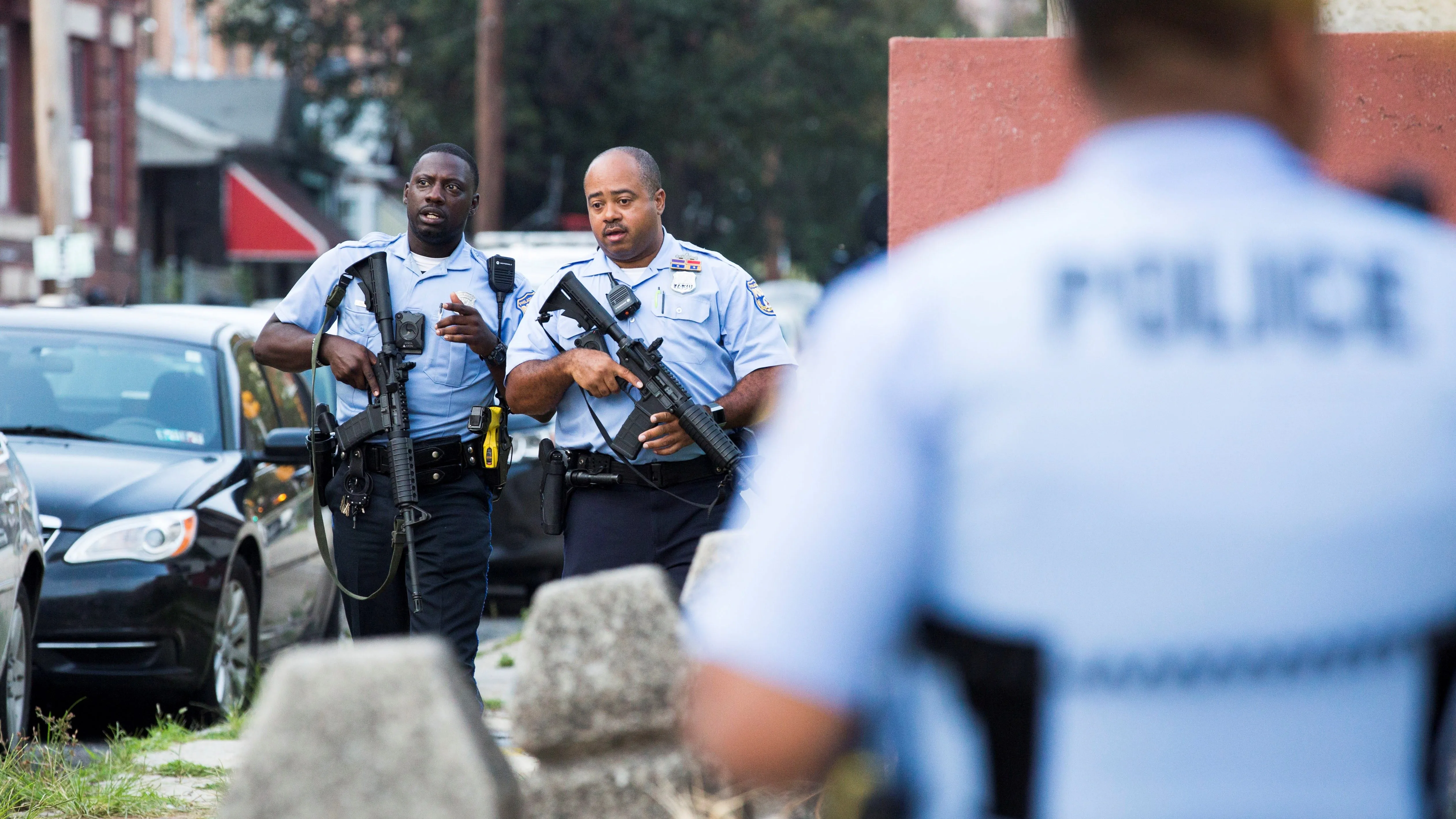 Agentes de Policía en el lugar del tiroteo en Filadelfia