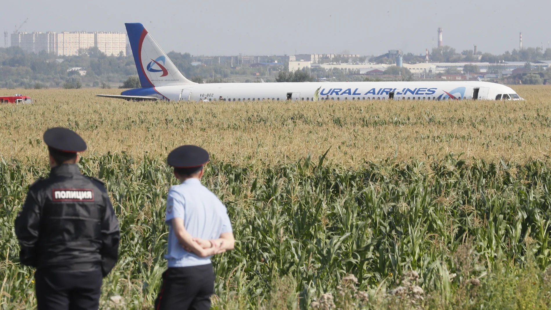 El avión que aterrizó de emergencia en un maizal cerca de Moscú