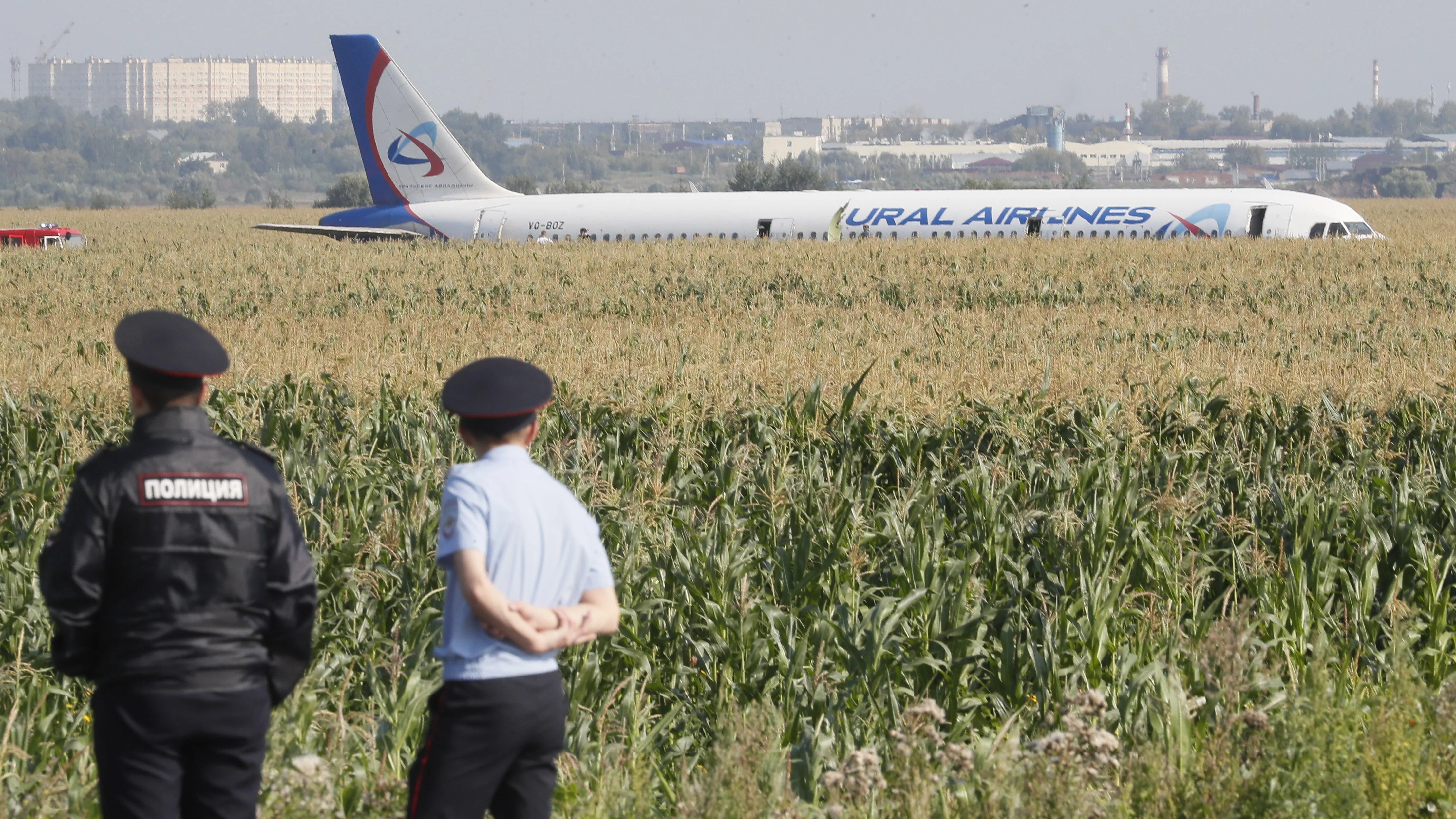 El avión que aterrizó de emergencia en un maizal cerca de Moscú