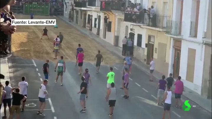 Un joven resulta herido tras recibir una cornada en los Bous al Carrer de Faura, Valencia