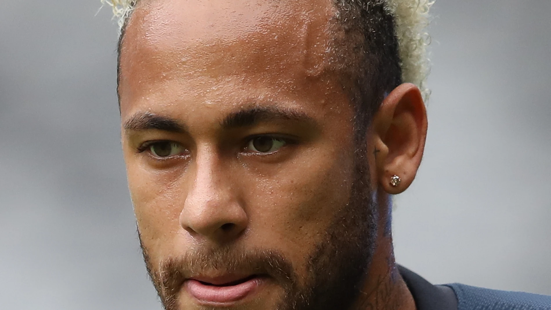 Neymar, pendiente de su futuro