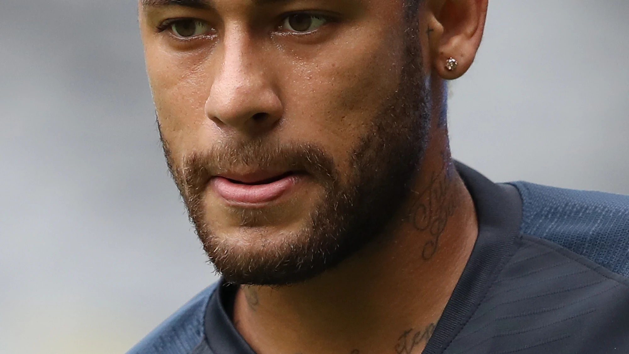 Neymar, pendiente de su futuro