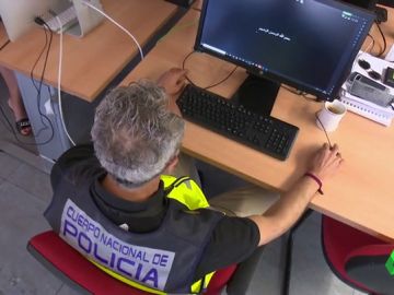 Así lucha la Policía contra el ciberyihadismo para evitar atentados y la radicalización de jóvenes Así lucha la Policía contra el ciberyihadismo para evitar atentados y la radicalización de jóvenes