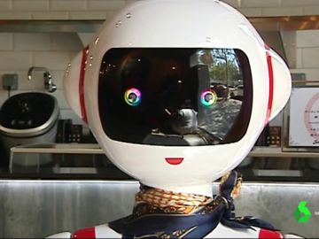 Mulán, camarera robot en un restaurante de Valencia Mulán, camarera robot en un restaurante de Valencia