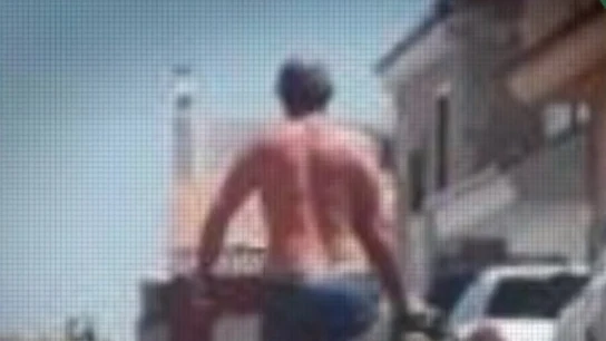 Individuo detenido por amenazar a los policías con una motosierra Individuo detenido por amenazar a los policías con una motosierra