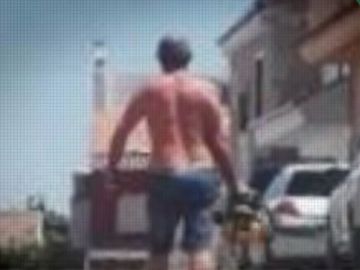 Individuo detenido por amenazar a los policías con una motosierra Individuo detenido por amenazar a los policías con una motosierra