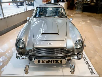 Uno de los Aston Martin DB5 de James Bond subastado por 5,8 millones de euros Uno de los Aston Martin DB5 de James Bond subastado por 5,8 millones de euros