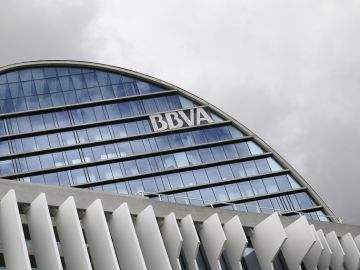 Fachada de la sede corporativa del BBVA, en el distrito de Las Tablas en Madrid Fachada de la sede corporativa del BBVA, en el distrito de Las Tablas en Madrid