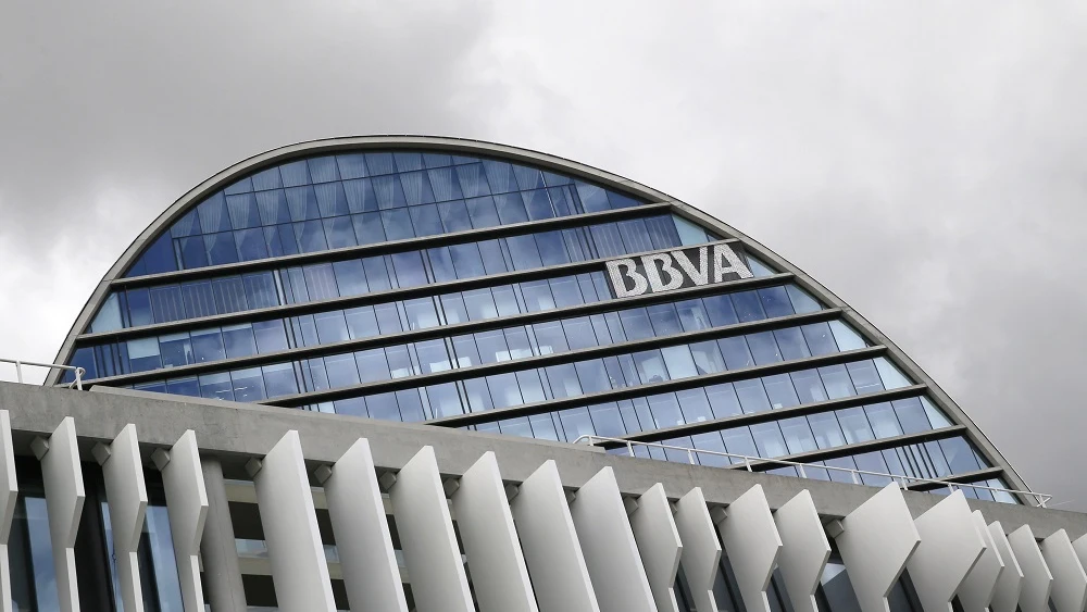 Fachada de la sede corporativa del BBVA, en el distrito de Las Tablas en Madrid. 