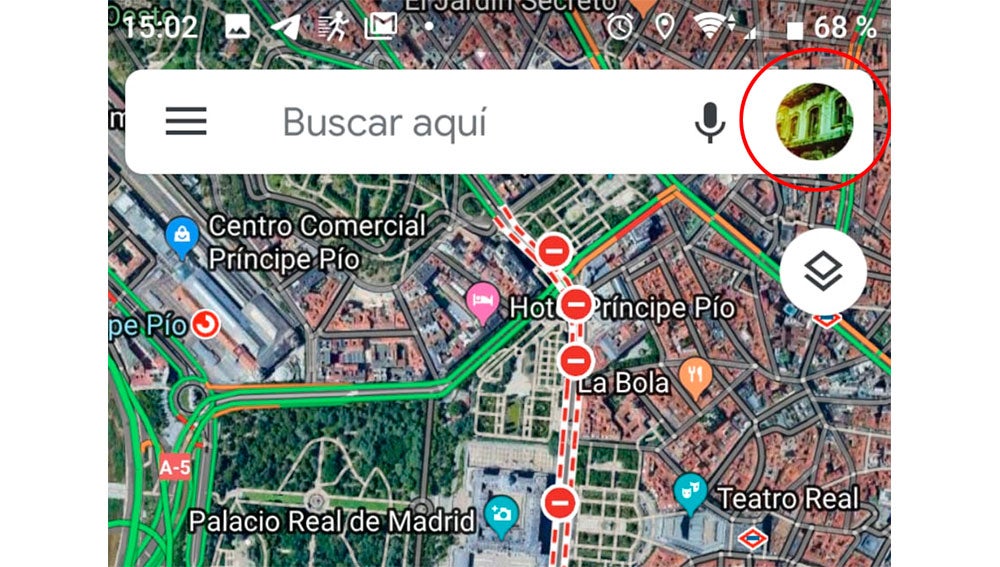 Ese icono es el que debemos deslizar hacia arriba