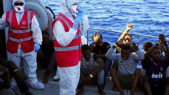 Imagen de los menores a los que se ha permitido desembarcar en Lampedusa Imagen de los menores a los que se ha permitido desembarcar en Lampedusa